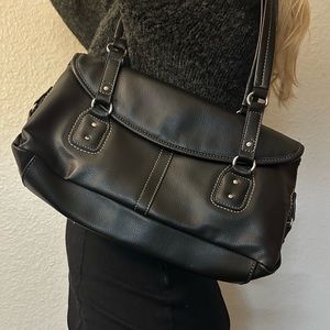 Relic shoulder bag in black